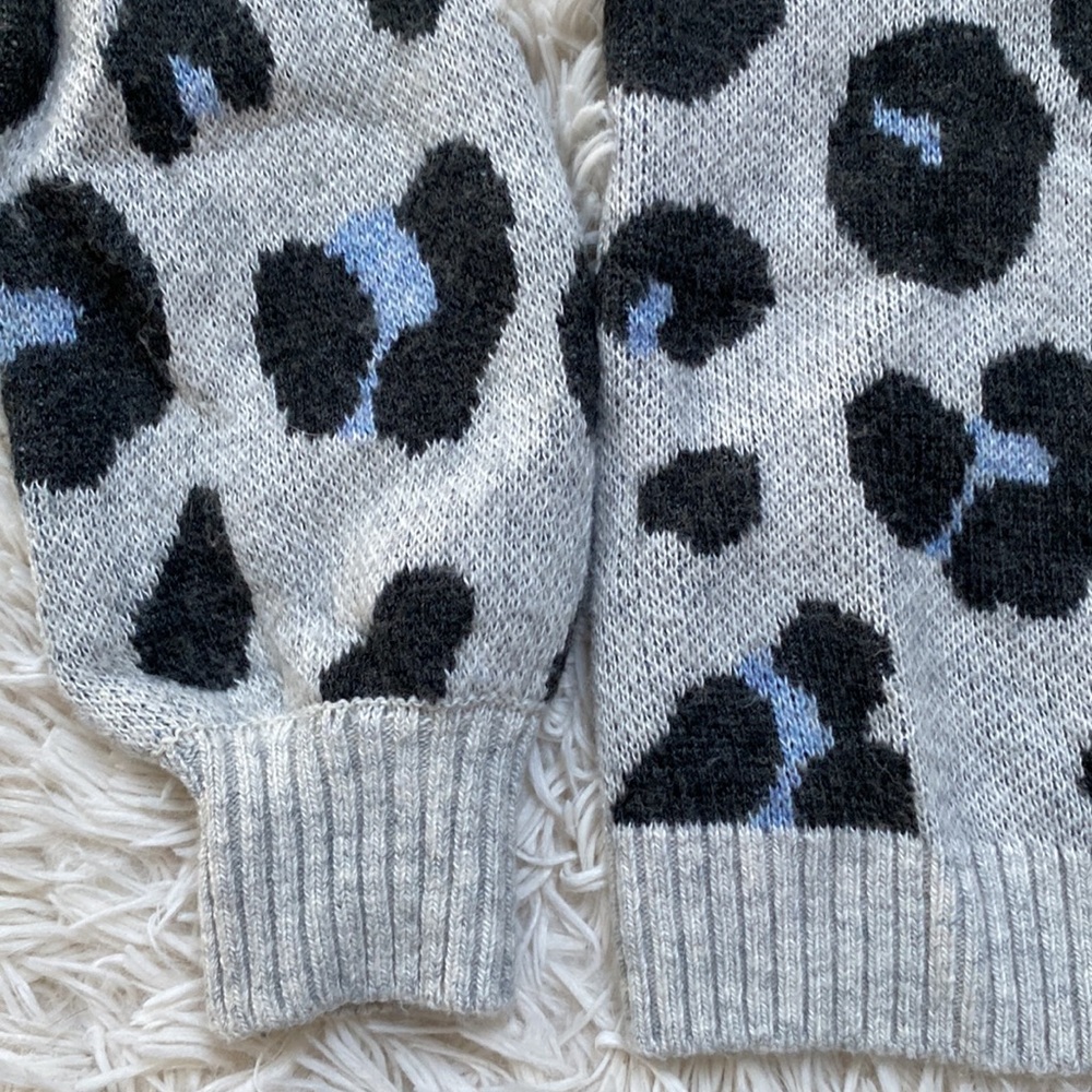 🎉HP🎉 Loft Crewneck Leopard Sweater 💗 Gray & Blue - Picture 8 of 12